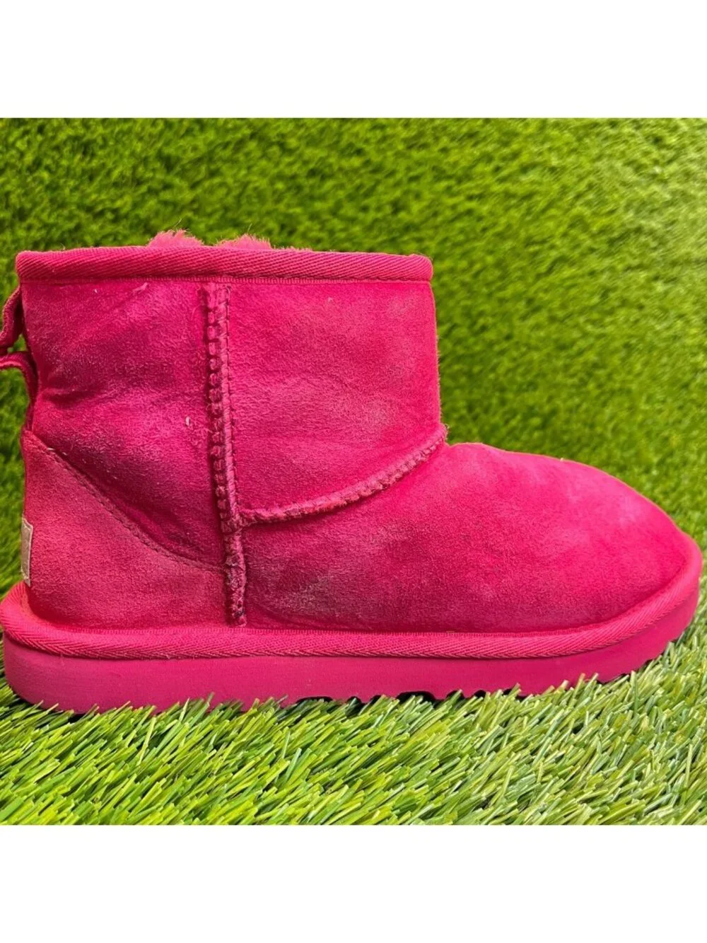 UGG Classic Mini II Girls Size 4Y Hot Pink Classic Outdoor Suede Winter Boots